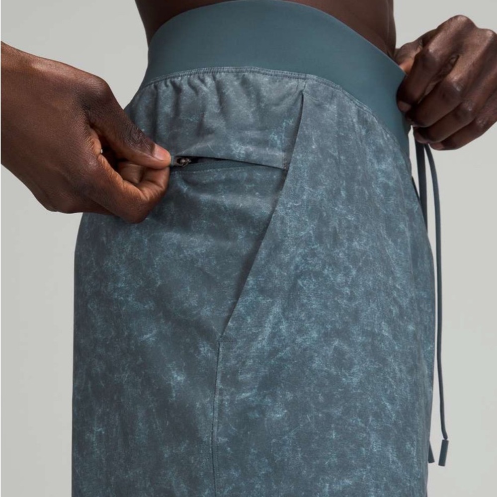 Lululemon T.H.E. Short 9" *Linerless
Gravel Dust Iron Blue Multi Medium